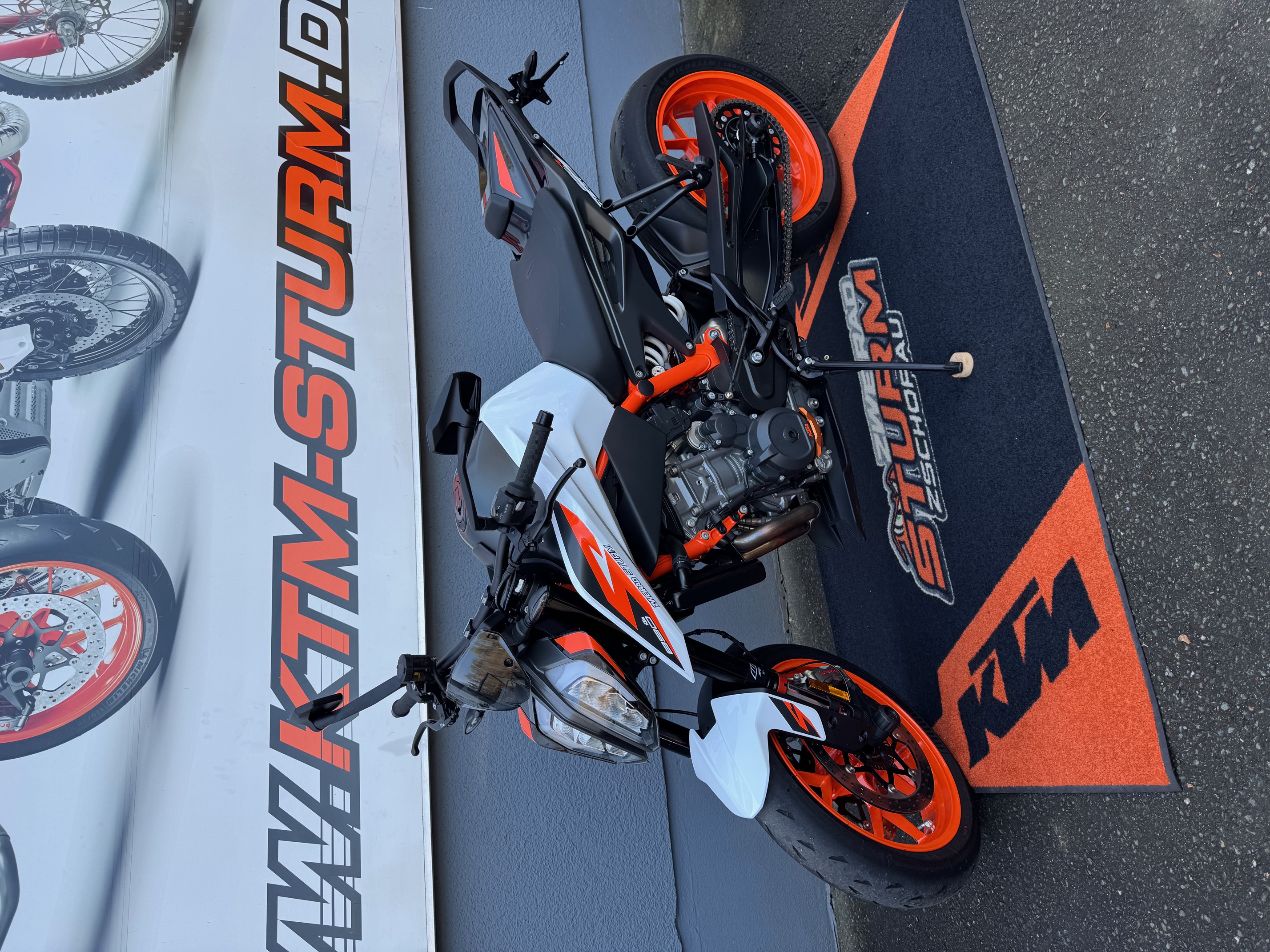 890 Duke R 2021