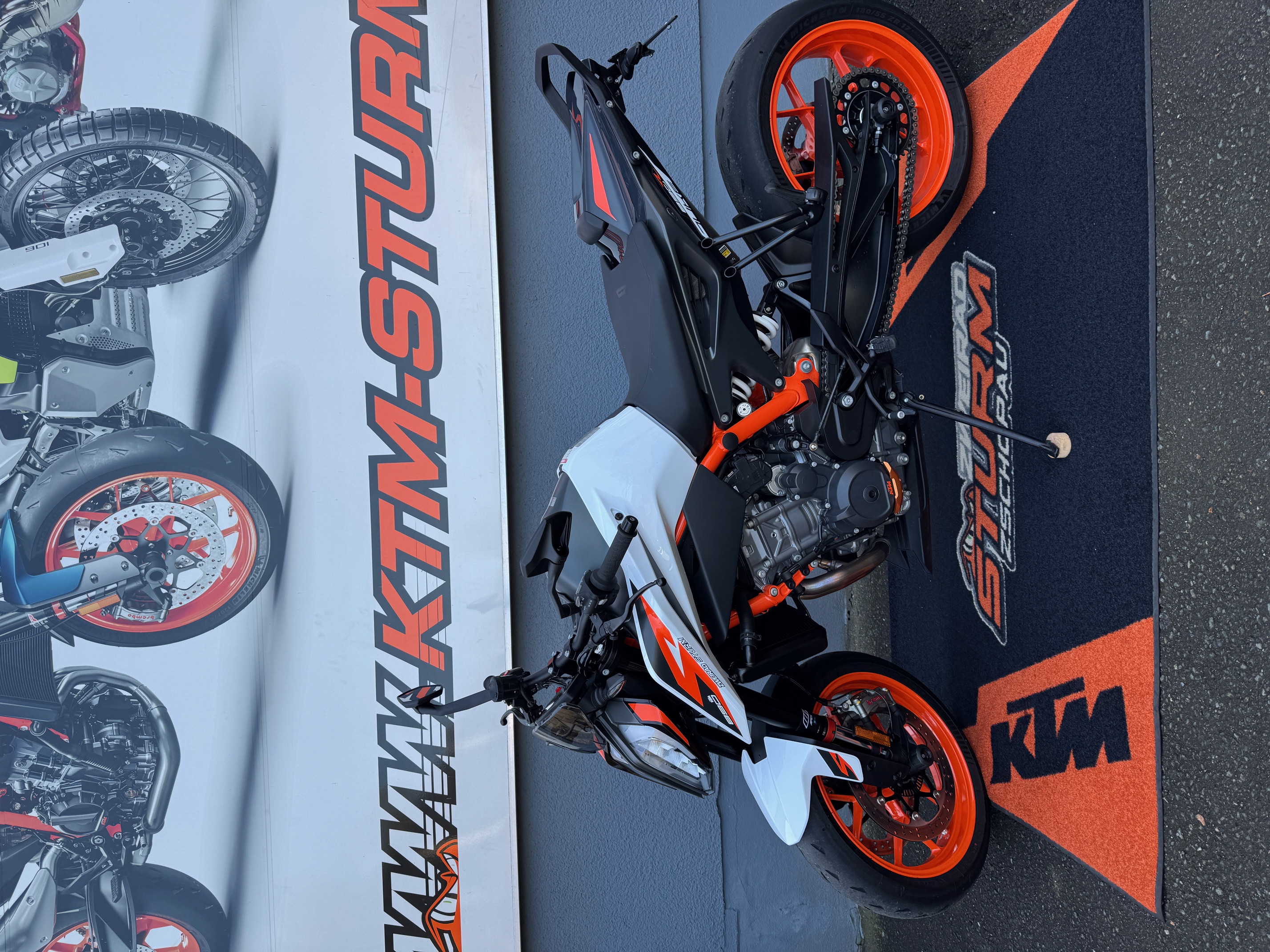 890 Duke R 2021