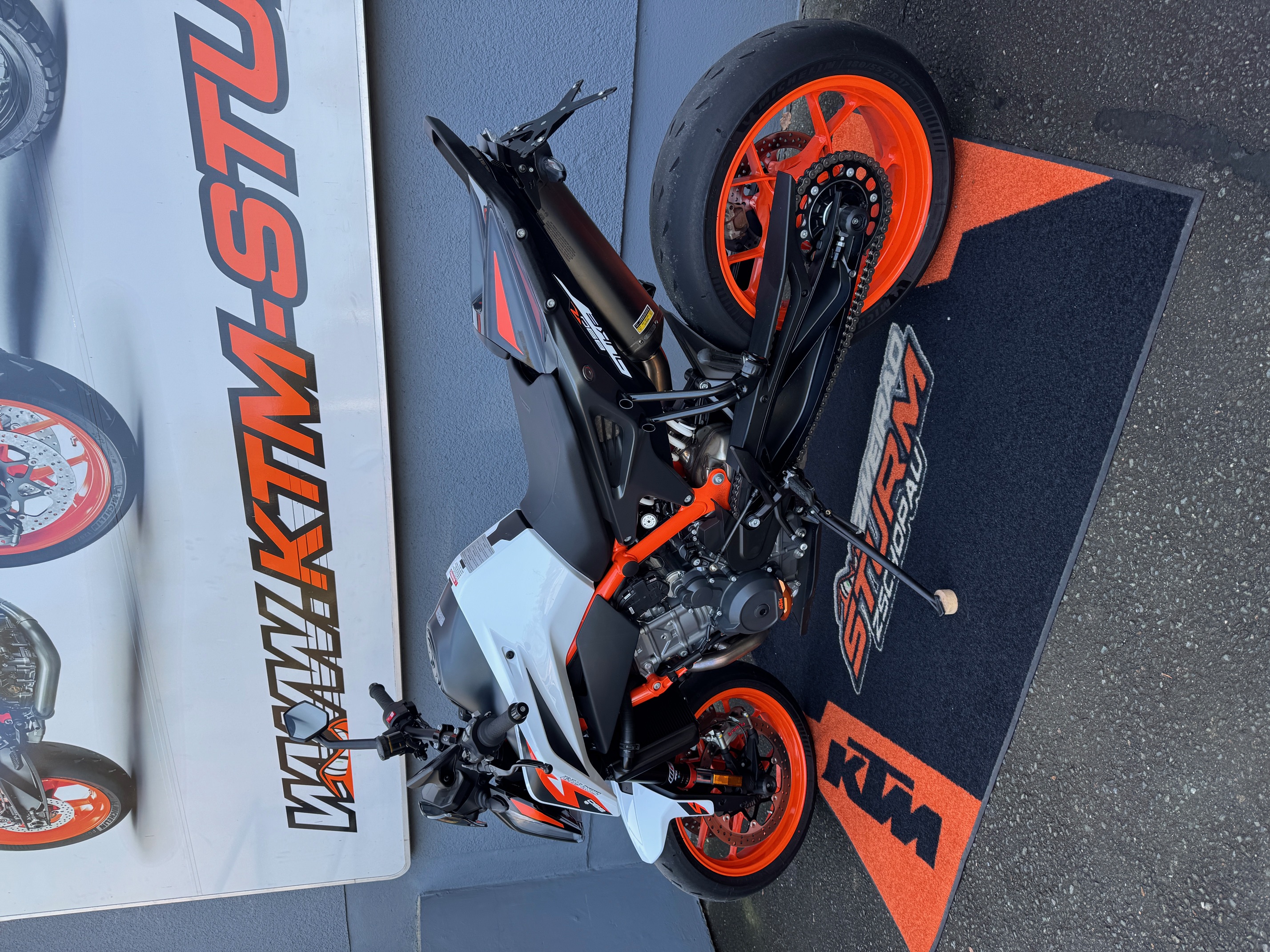 890 Duke R 2021