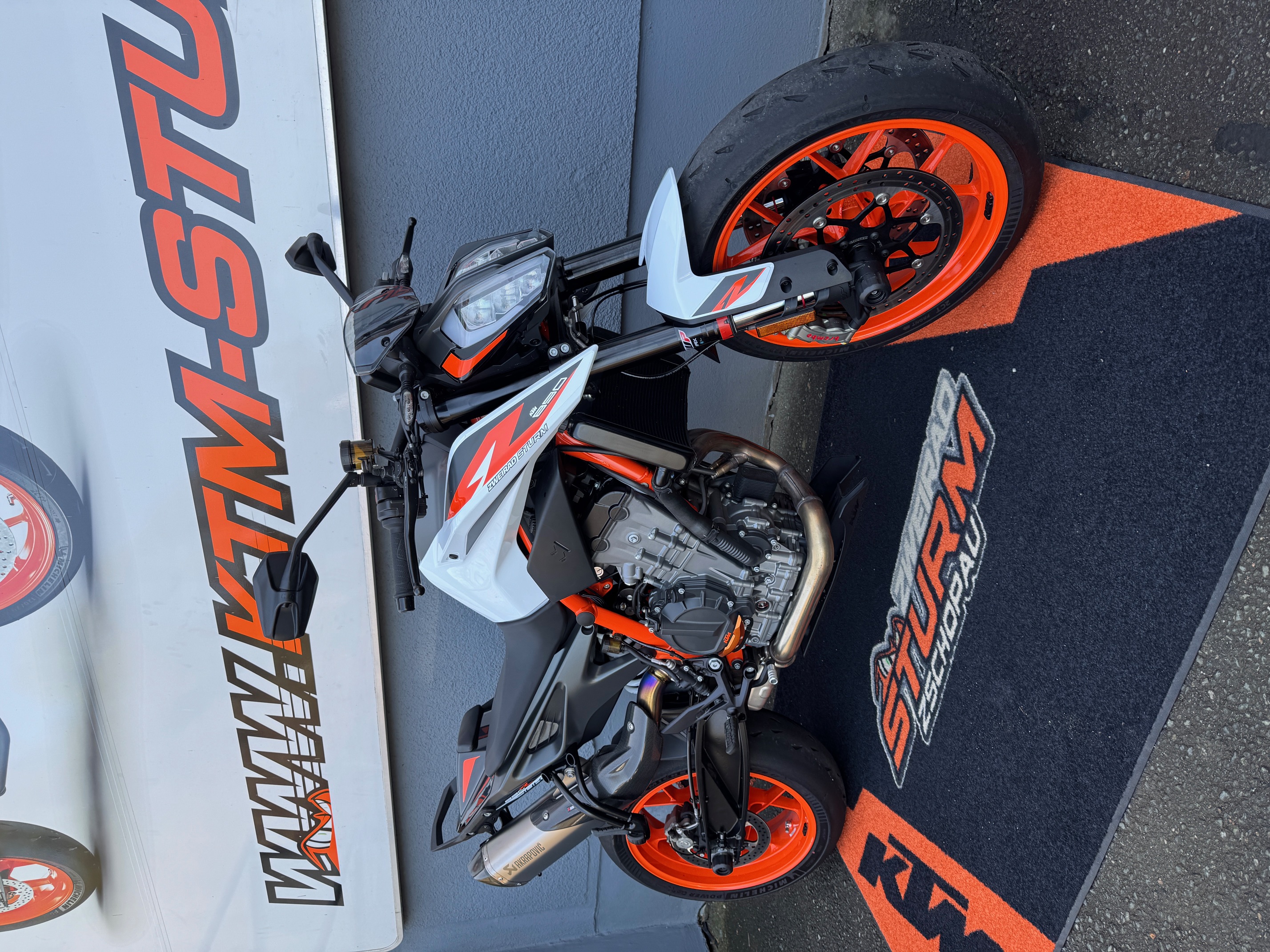 890 Duke R 2021